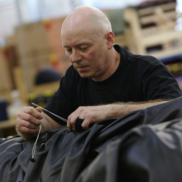 Keeping Tradition Alive
For over forty years, our sofas have been made the same careful way, by hand, by heart, and with a respect for craft passed through generations.